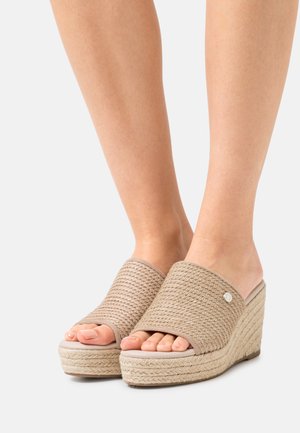 Heeled mules - taupe