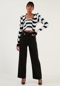 LELA REGULAR FIT - Spodnie materiałowe