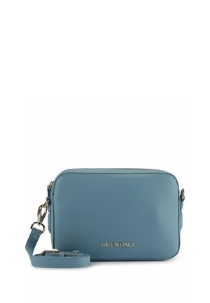 Kleine rechthoekige blauwe leren crossbodytas met verstelbare band en Valentino-logo in metalen letters aan de voorkant.