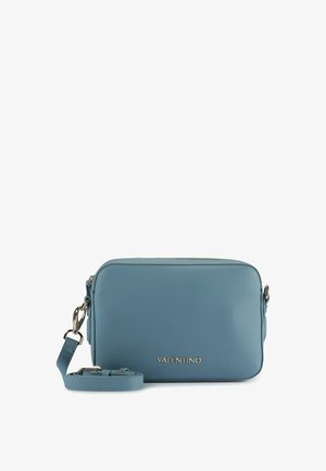 Kleine rechteckige blaue Leder-Crossbody-Tasche mit verstellbarem Riemen und Valentino-Logo in Metallbuchstaben auf der Vorderseite.