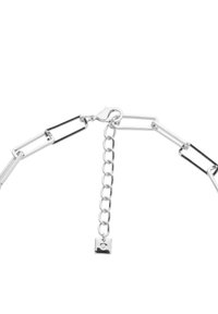 Bracciale a catena argento con link allungati, chiusura a moschettone e catena regolabile con un ciondolo quadrato all'estremità.