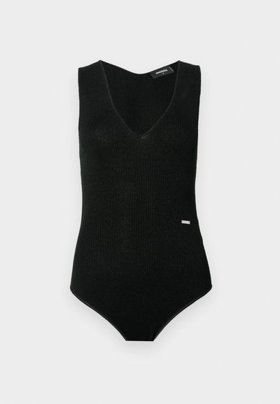 Crni pleteni bodysuit s V-izrezom i bez rukava. Ima suptilnu teksturu i malu oznaku s logotipom sa strane.