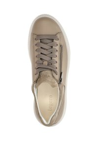 Beige Sneaker aus strukturiertem Leder und Wildlederakzenten, mit flachen Schnürsenkeln, seitlichem Reißverschluss und einer weißen Gummisohle.