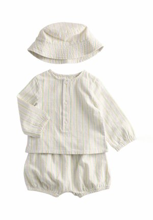 Kleinkind-Outfit-Set mit gestreiftem Button-Down-Hemd mit langen Ärmeln, passenden Bloomers und Eimerhut in Off-White mit gelben und blauen Streifen.