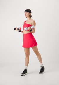 Girlfriend Collective THE SKORT - Falda de deporte - cherry