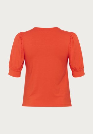 Kortærmet orange top lavet af blødt stof, med rund halsudskæring og pufærmer med samlet detalje ved skuldrene.