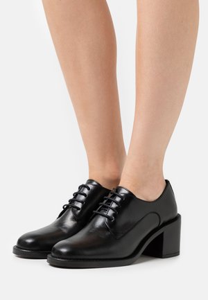 MODEST LACE UP MID SHOE - Lace-up heels - black