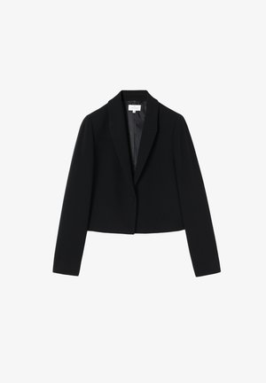 Čierny skrátený blejzer vyrobený z hladkej látky, so zárezovým golierom, jedným gombíkom a dlhými rukávmi.