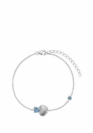 Zilveren kettingarmband met een kleine schelpbedel en twee lichtblauwe edelstenen, één hartvormig en één stervormig, met verstelbare sluiting.