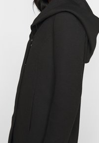 Vero Moda Petite Klassisk kappa / rock - black