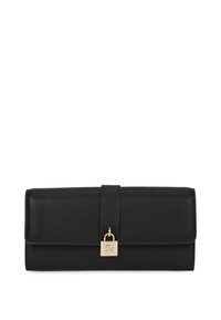 Clutch rectangular din piele neagră, cu un mânere și un detaliu mic de încuietoare aurie în centrul frontal, prezentat pe un fundal alb.