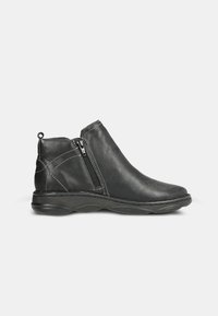 Stivali ankle in pelle nera con zip laterale, punta arrotondata, dettagli cuciti e suola in gomma flessibile.