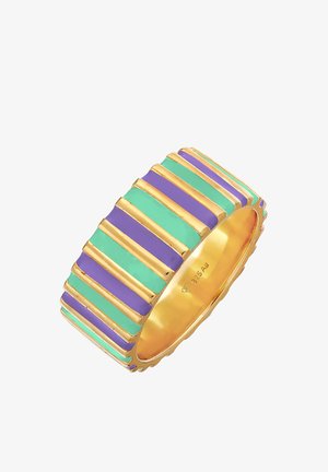 Goldring mit abwechselnden Bändern aus hellgrünem und lila Emaille, mit geriffelter Textur und glattem Innenraum. Innen mit "925 Ag" gestempelt.