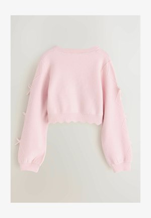 Világos rózsaszín rövidített pulóver bordázott nyakkialakítással és hullámos szegéllyel. Puffos ujjakkal és díszes masnikkal a varrások mentén. Puha tapintású.