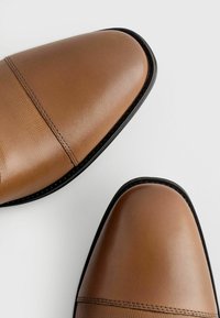 Next OXFORD TOECAP - REGULAR FIT - Snörskor - tan brown