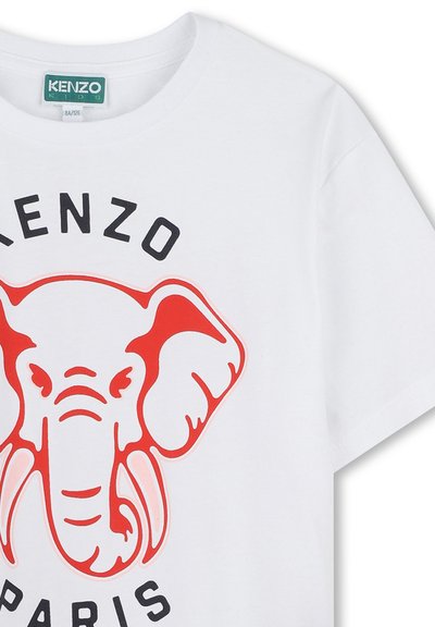 Witte katoenen t-shirt met een grote rode olifantgrafiek en zwarte tekst met "KENZO PARIS" onder het dierenontwerp. Korte mouwen.