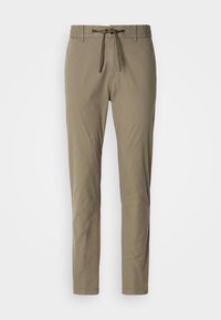Pantalon khaki fuselé avec taille élastique et cordon ajustable, couture devant et pas de poches visibles, présenté sur fond blanc.