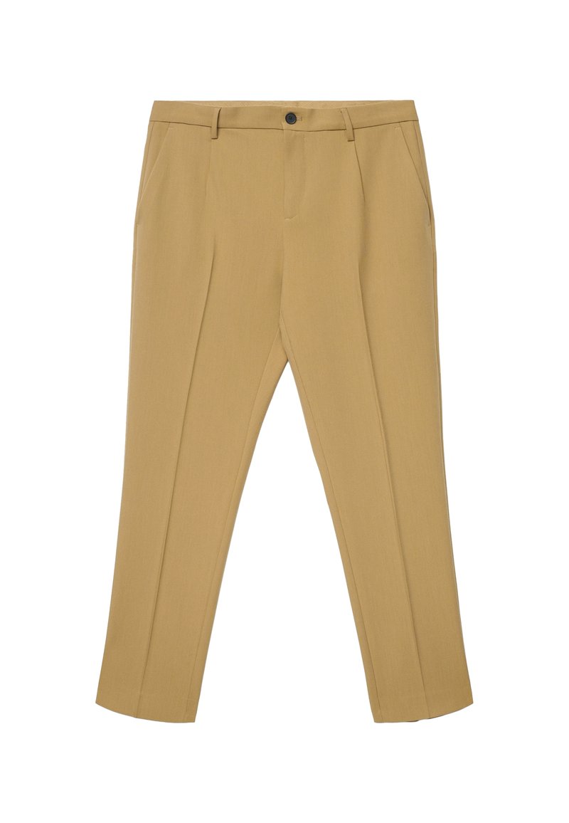 Pantalon beige sur mesure en tissu lisse, avec devant plat, passants de ceinture, poches latérales et fermeture à un bouton.