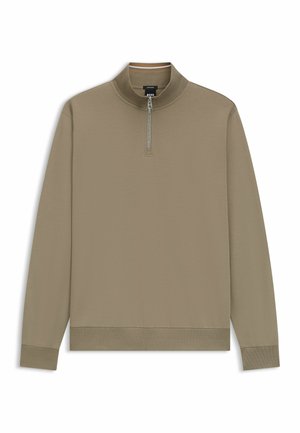 Pull léger marron avec un col zippé, manches longues et poignets côtelés. Texture lisse avec un éclat subtil. Design simple et moderne.