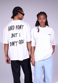 YOURTURN UNISEX - T-shirts med print - white