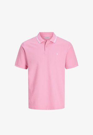 Rosa kurzärmliges Poloshirt mit weißer Einfassung an Kragen und Bündchen, zwei Knöpfen und kleinem weißem Logo auf der linken Brust.