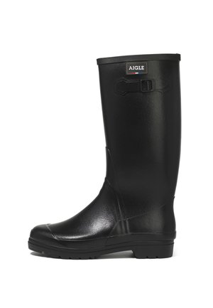 Botte de pluie noire en caoutchouc montant jusqu'au genou avec semelle texturée, détail boucle latérale et logo "AIGLE" près du bord supérieur.