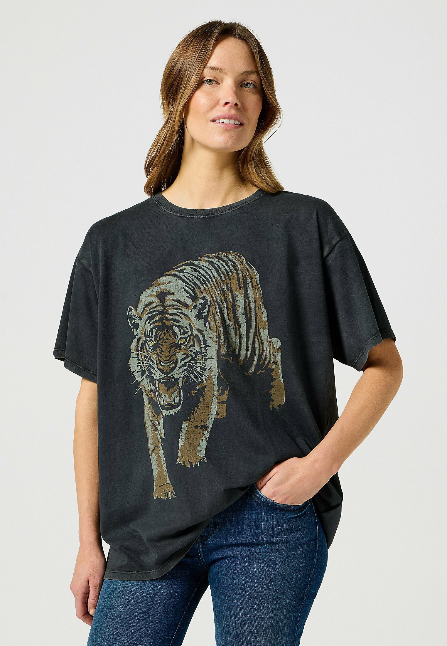 ◆Wrangler◆ Flag Tiger Tshirt Charcoal Flag Tiger T-shirt Charcoal - Wrangler Korea