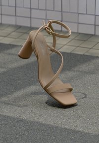 Non sélectionné, beige