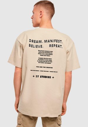 CREATOR - Print T-shirt - wet sand