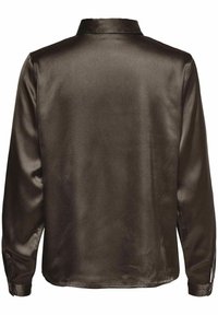 Mørkebrun satin skjorte med lange ærmer og standard krave, med en glat tekstur og manchetter med knapper. Enkel, minimalistisk design.