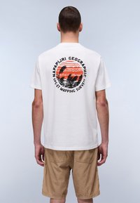 Napapijri - VIGNONI BACK - Print T-shirt - white heron Thumbnail Image 1
