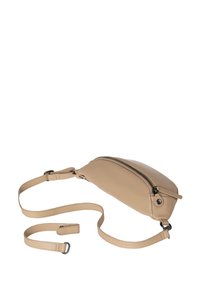 Borsa a tracolla in pelle beige con texture liscia, chiusura con zip, tracolla regolabile e forma arrotondata. Presenta dettagli hardware minimi.