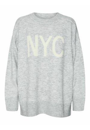 Grau gestrickter Pullover mit lockerer Passform, aus einem weichen Material, das kühne "NYC"-Buchstaben in hellgelb zeigt. Ribbel-Ausschnitt und -Bündchen. Sanfte Textur.