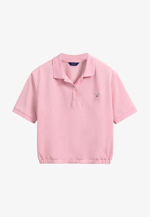 Polo rose clair à manches courtes avec col, patte à deux boutons, ourlet élastique et petit logo sur le côté gauche de la poitrine.