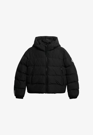Schwarze Steppjacke mit Kapuze, mit gesteppten Abschnitten, Reißverschluss vorne und seitlichen Taschen. Die Bündchen und der Saum sind elastisch.