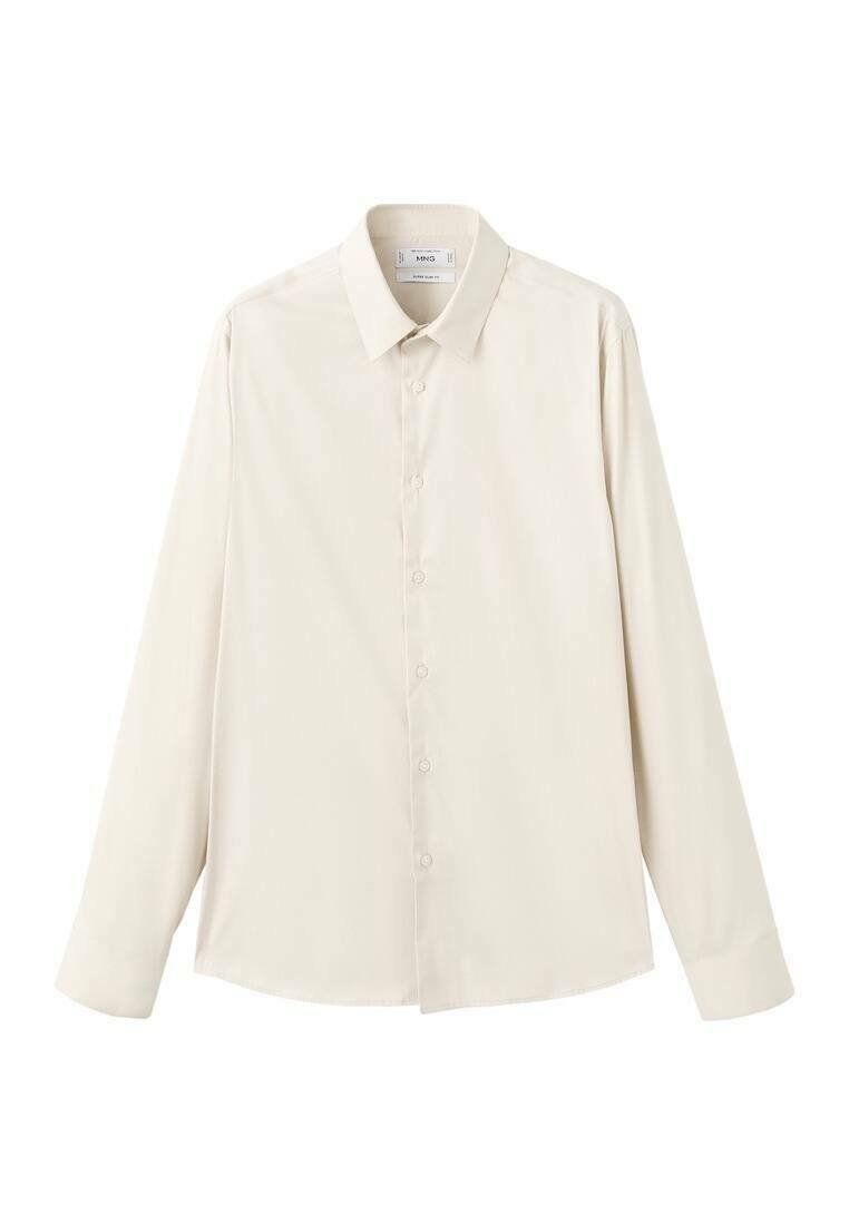 Chemise beige clair à manches longues en tissu lisse, dotée d'un col classique, d'une fermeture par boutons et d'une coupe décontractée avec un ourlet arrondi.