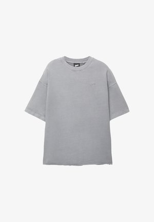 Gray oversized short-sleeve T-shirt made from soft fabric. Features a round neckline and a small logo stitched on the chest.