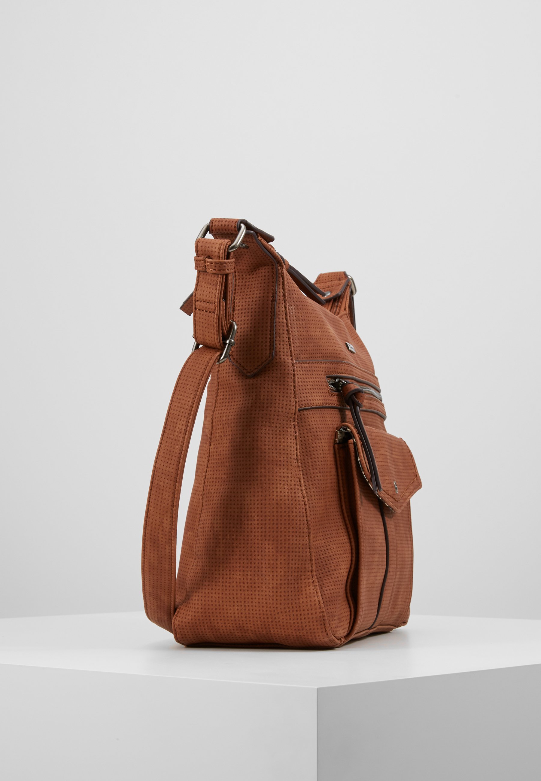 Tamaris ADRIANA HOBO BAG Skulderveske cognac Zalando.no Tamaris ADRIANA HOBO BAG Skulderveske cognac Zalando.no
