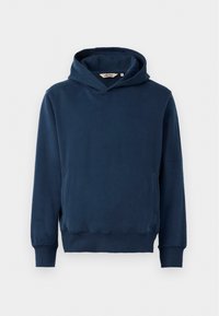 Felpa blu navy realizzata in tessuto morbido, con tasca a marsupio, polsini a costine e cappuccio con scollo leggermente arrotondato e dettagli del logo.