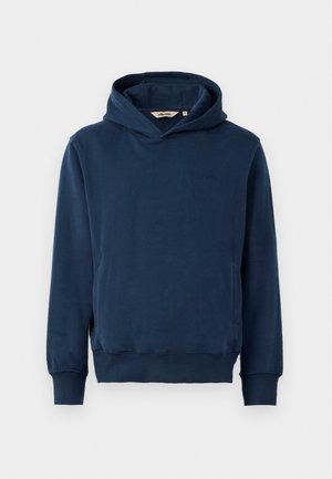 Marineblauwe hoodie van zacht materiaal, met een kangoeroezak, ribgebreide boorden en een capuchon met een lichte scoophals en logodetail.