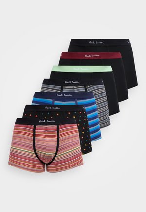 Sette paia di boxer da uomo in vari colori e fantasie, disposti diagonalmente, tutti con fascia elastica con il marchio Paul Smith.
