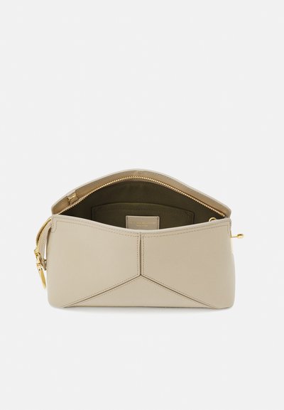 Victoria Beckham - Kopertówka