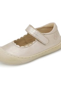 Zapato Mary Jane de color dorado claro con recortes en forma de ondina, correa ajustable, suela de goma y punta texturizada. Fabricado en material de cuero brillante.