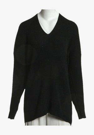 Pull noir en maille côtelée à col en V et manches longues, présenté sur un buste de mannequin blanc.