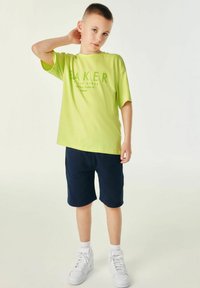 Baker by Ted Baker REGULAR FIT - Triko s potiskem - lime green