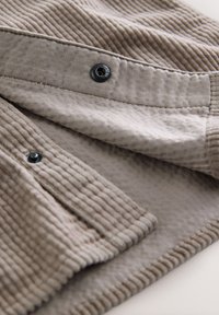 Next REGULAR FIT  - Lehká bunda - stone