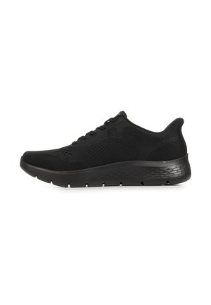 Chaussure de sport légère noire avec empeigne en mesh, fermeture à lacets et semelle coussinée, vue de côté sur fond blanc.