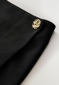 REGULAR FIT - MIDI - Falda acampanada - black