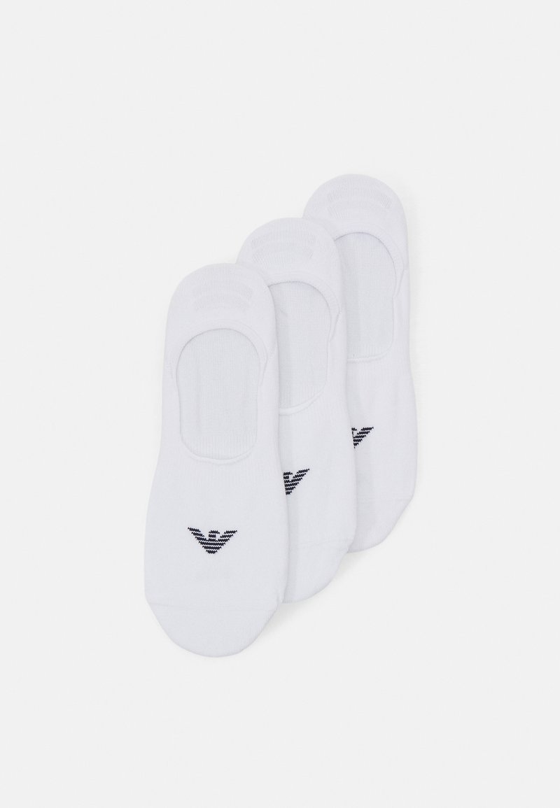 Baltas kokvilnas zeķes, zemas griezuma dizains ar pastiprinātu pirkstu, ar mazu melnu logotipu apakšā. Komplektā trīs pāri.