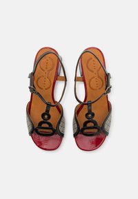 Chie Mihara LATUSH - Sandali - sucre black/espiga black/sucre rojo